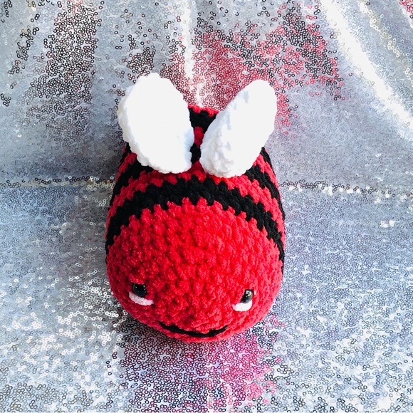 Handmade Plushie Bumblebee - Picture 4 of 15